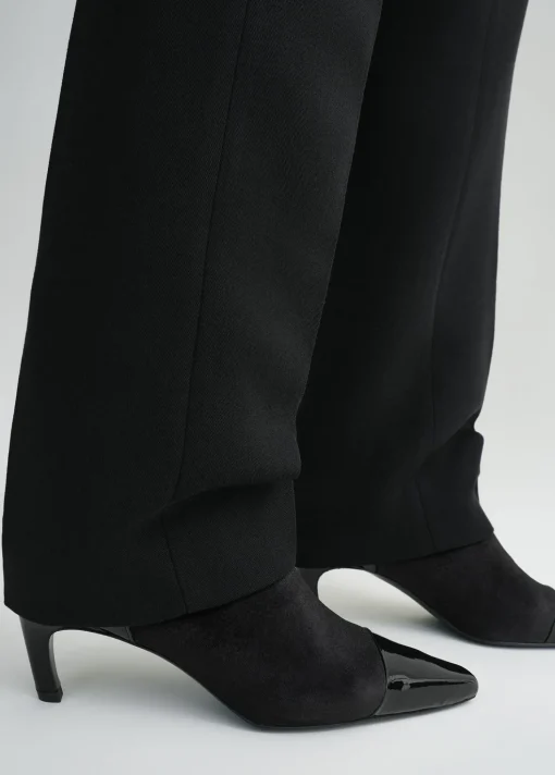Bi-material pumps black