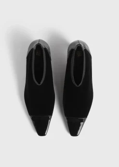 Bi-material pumps black