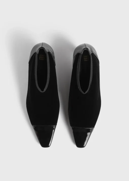 Bi-material pumps black