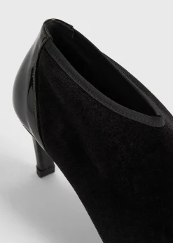 Bi-material pumps black