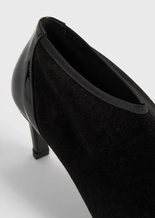 Bi-material pumps black