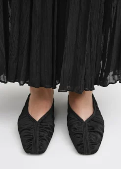 Gathered satin flats black