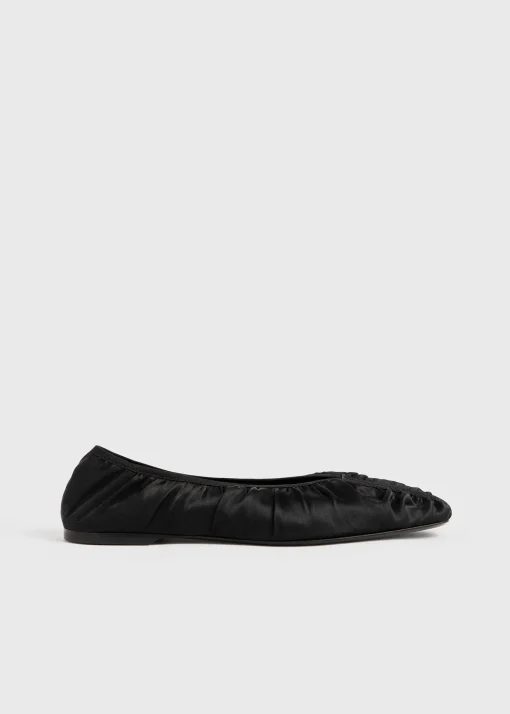 Gathered satin flats black