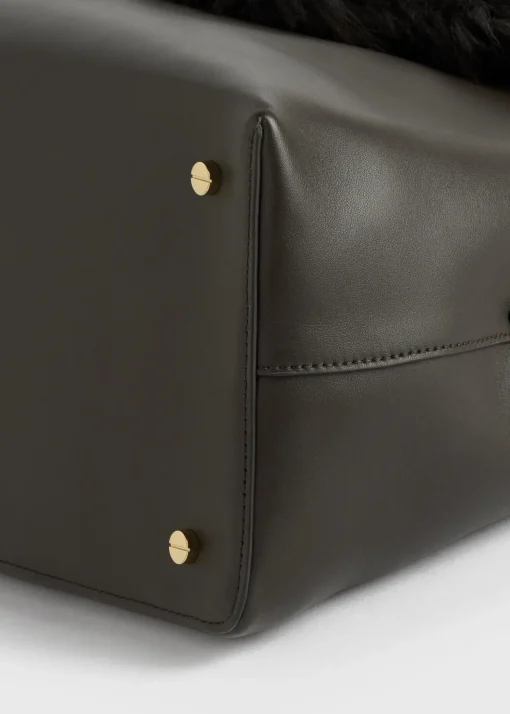 Shearling bag bark