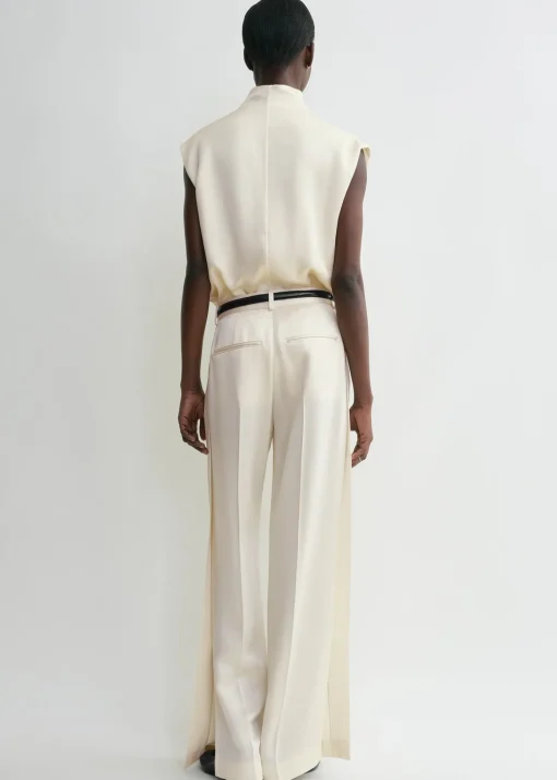 Sleeveless funnel-neck top macadamia